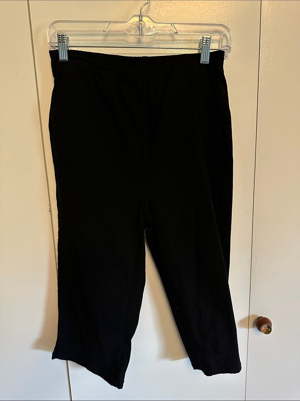 No Boundaries Black Cropped Pull-On Capri Pants